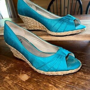 Life Stride Rhonda Wedge Heels Women Size 9W Peep toe Espadrilles,Bright Aqua